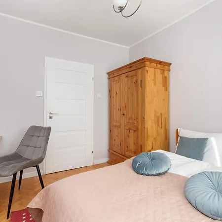Spacious Burzynskiego In With Parking By Renters شقة