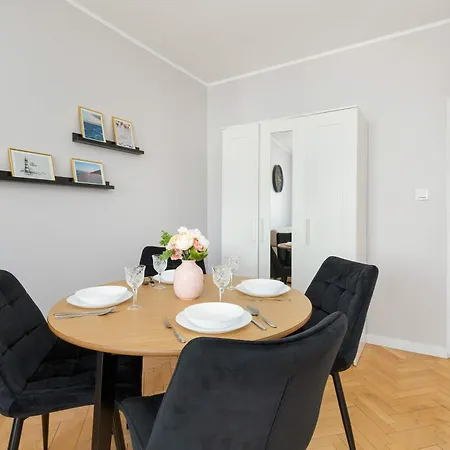 Spacious Burzynskiego In With Parking By Renters Apartment Gdansk