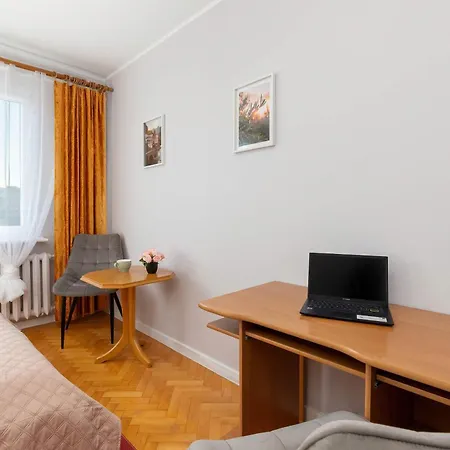 Spacious Burzynskiego In With Parking By Renters Gdansk