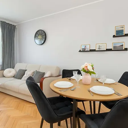 Spacious Burzynskiego In With Parking By Renters