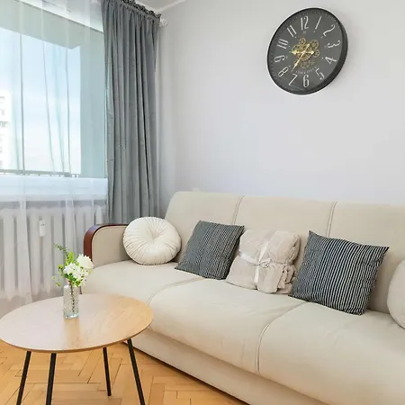 Apartment Spacious Burzynskiego In With Parking By Renters